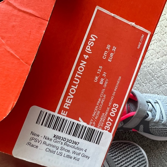 NIB Nike Girls Revolution 4 sneakers Size 1 - Picture 3 of 4